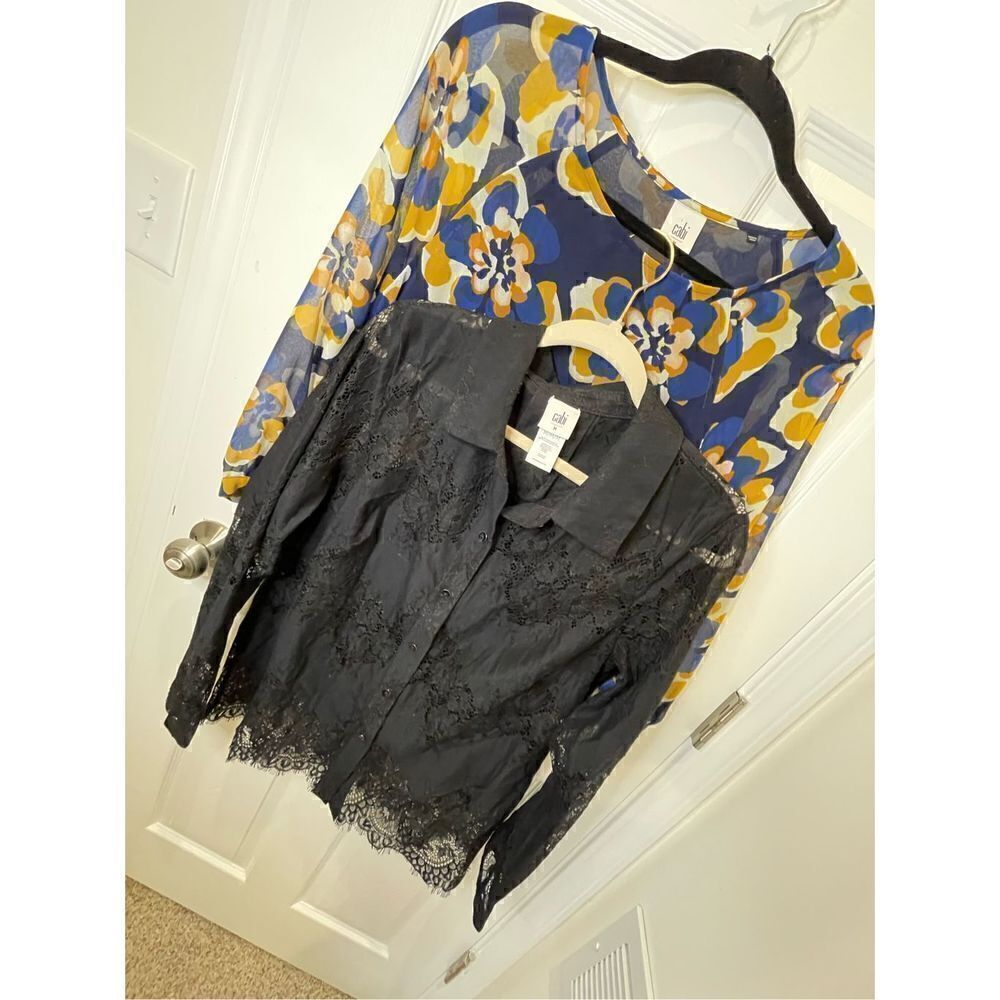 Cabi bundle women’s size medium blouse black blue floral